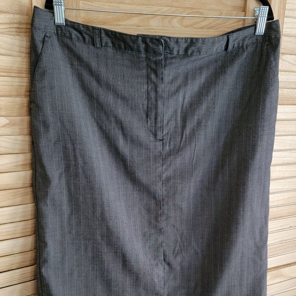 Sophisticated Pinstripe Pencil Skirt - Jaclyn Smith - Picture 1 of 5